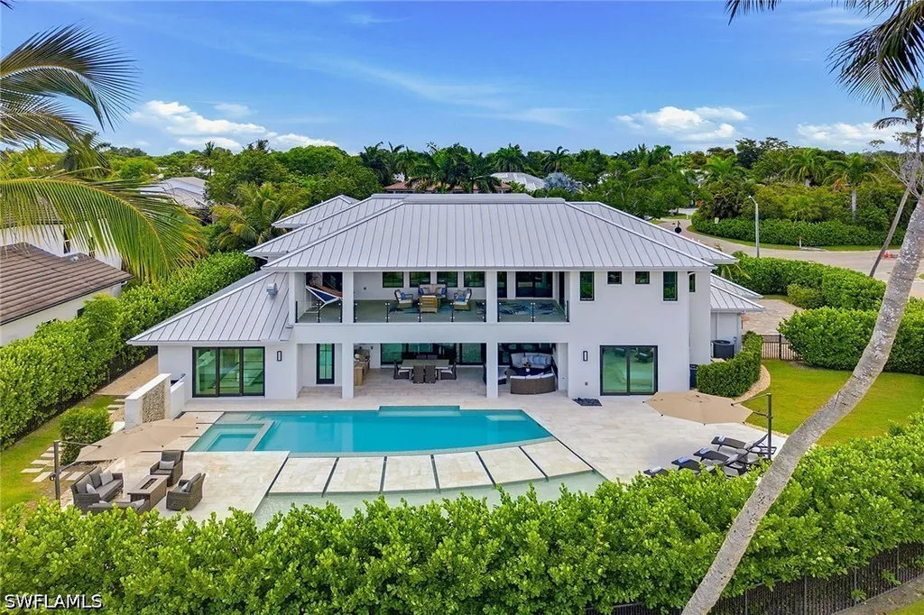 692 Banyan Boulevard Naples FL 34102
