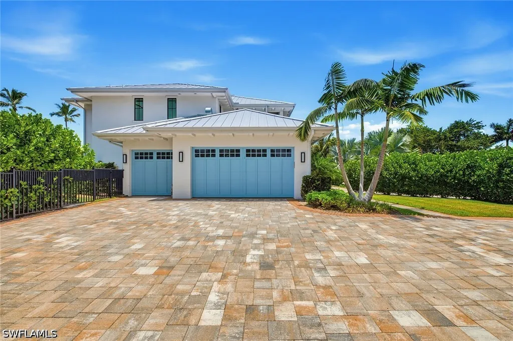 692 Banyan Boulevard Naples FL 34102