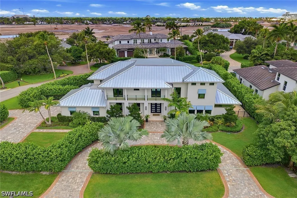 692 Banyan Boulevard Naples FL 34102