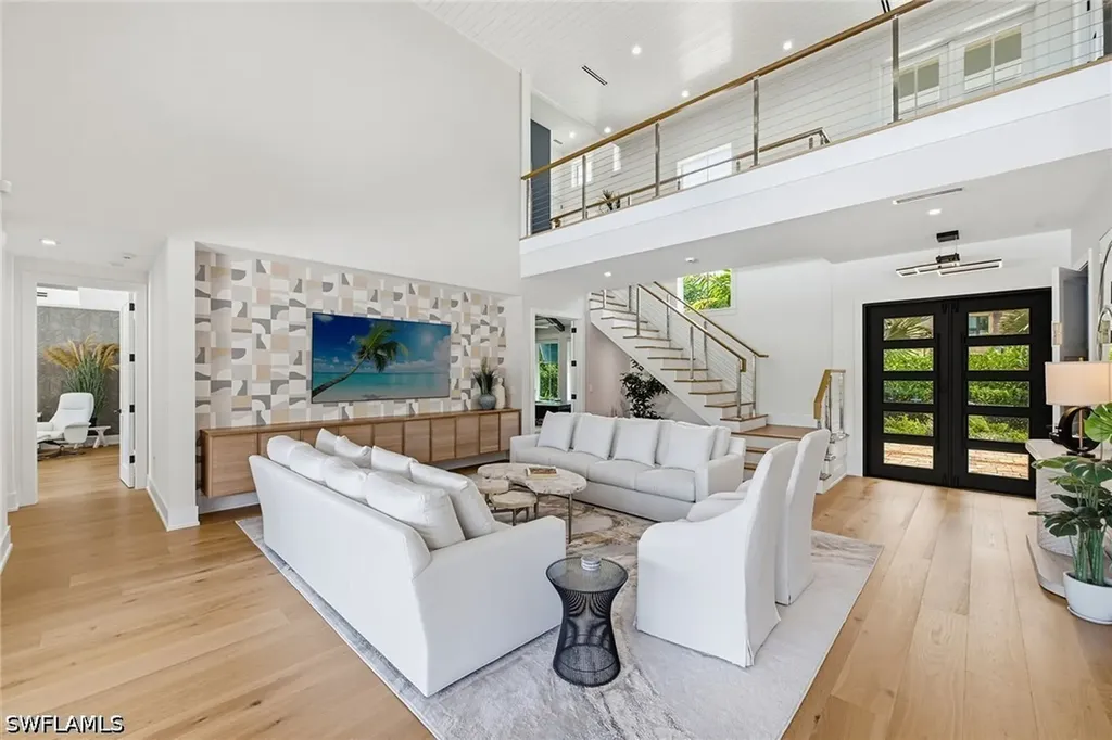 692 Banyan Boulevard Naples FL 34102