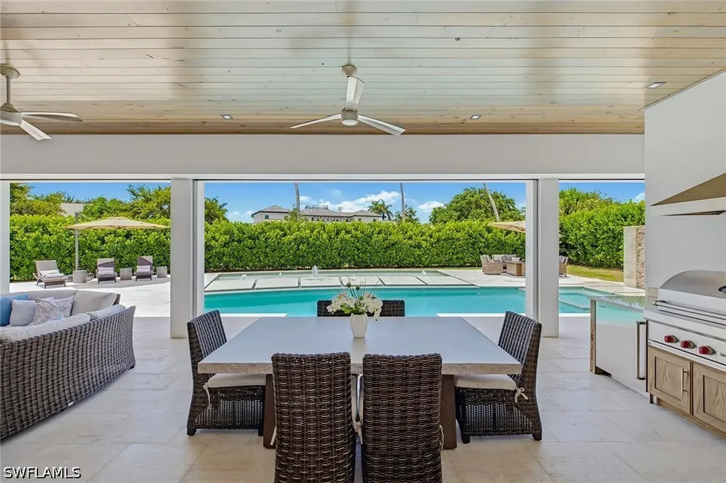 692 Banyan Boulevard Naples FL 34102