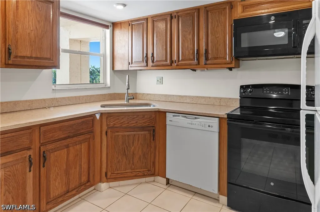 21 High Point Circle E Naples FL 34103