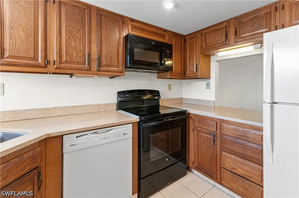 21 High Point Circle E Naples FL 34103