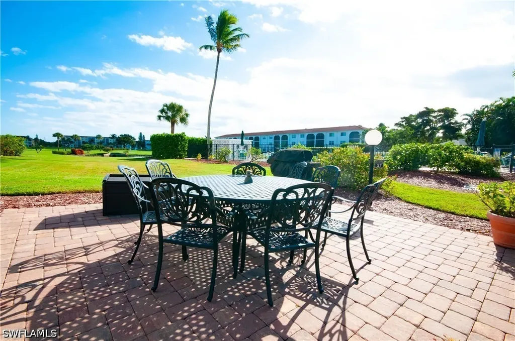 21 High Point Circle E Naples FL 34103