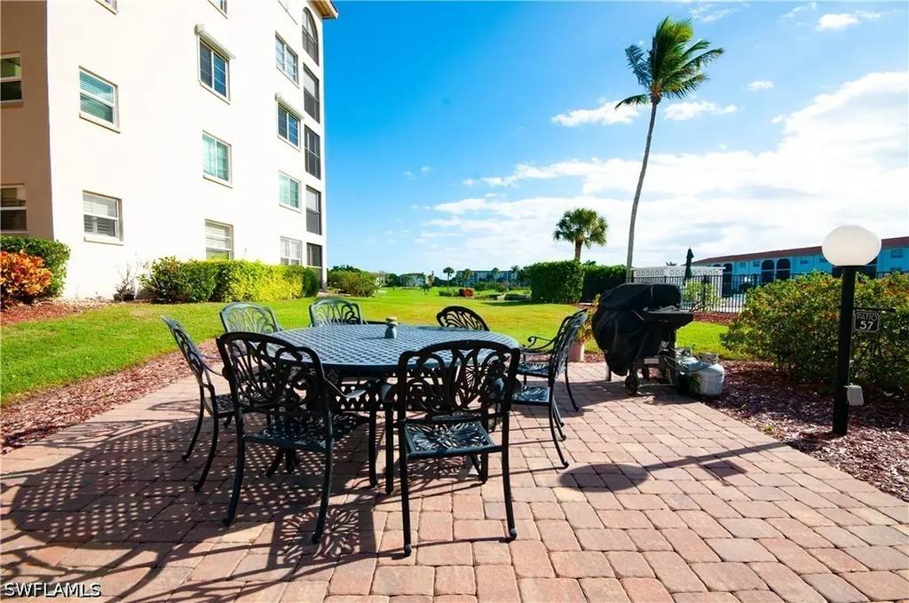 21 High Point Circle E Naples FL 34103