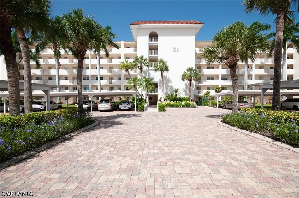 21 High Point Circle E Naples FL 34103