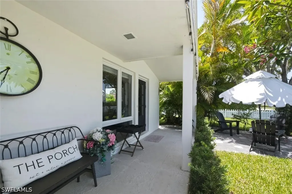 1216 10th Street N Naples FL 34102