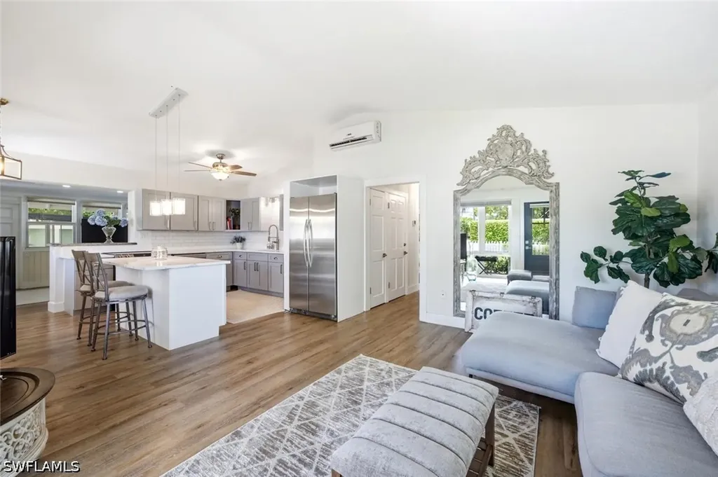 1216 10th Street N Naples FL 34102