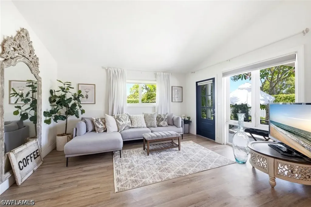 1216 10th Street N Naples FL 34102