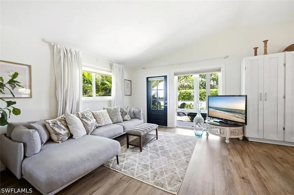 1216 10th Street N Naples FL 34102