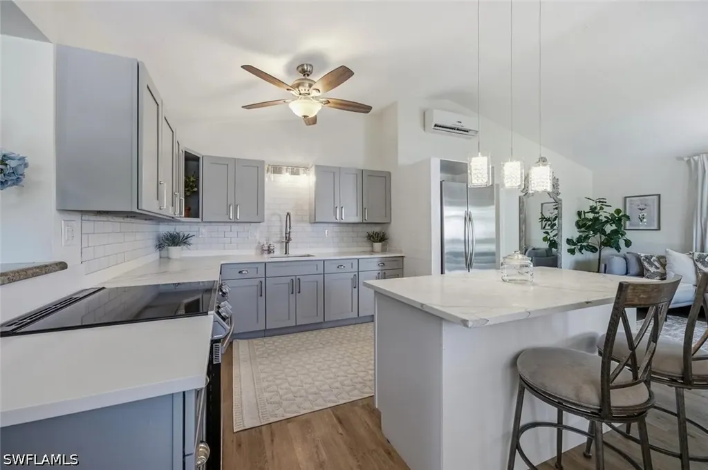 1216 10th Street N Naples FL 34102