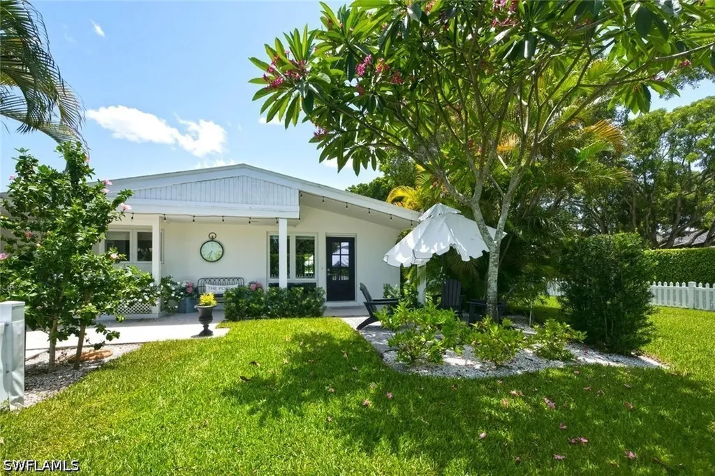 1216 10th Street N Naples FL 34102