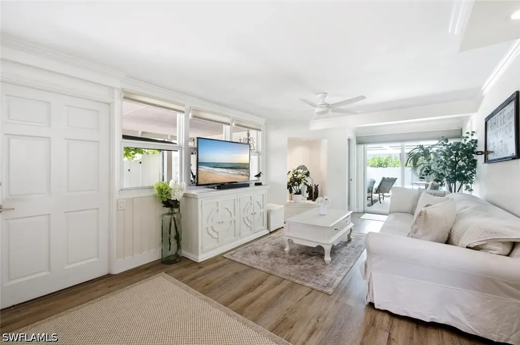 1216 10th Street N Naples FL 34102
