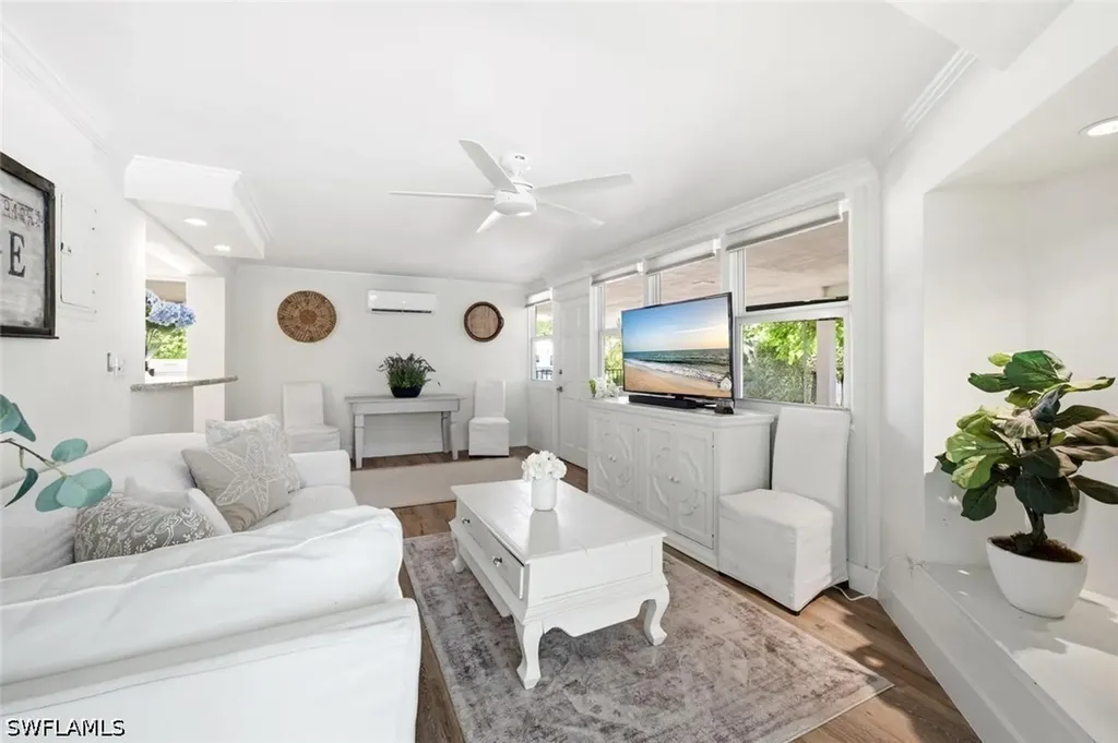 1216 10th Street N Naples FL 34102
