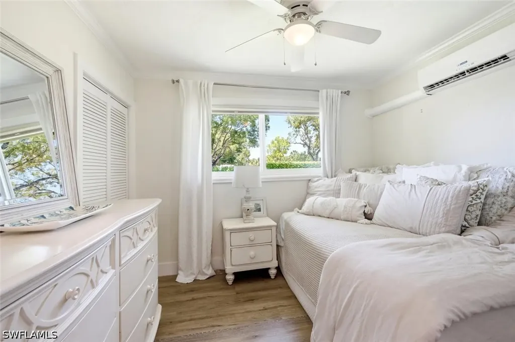 1216 10th Street N Naples FL 34102