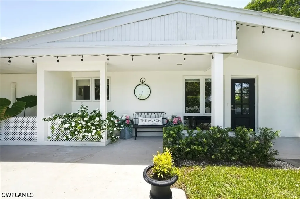 1216 10th Street N Naples FL 34102