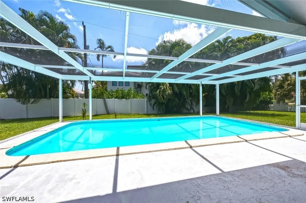 1216 10th Street N Naples FL 34102