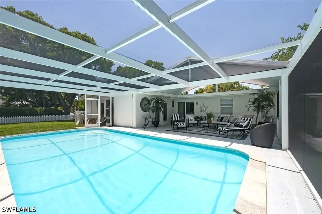 1216 10th Street N Naples FL 34102