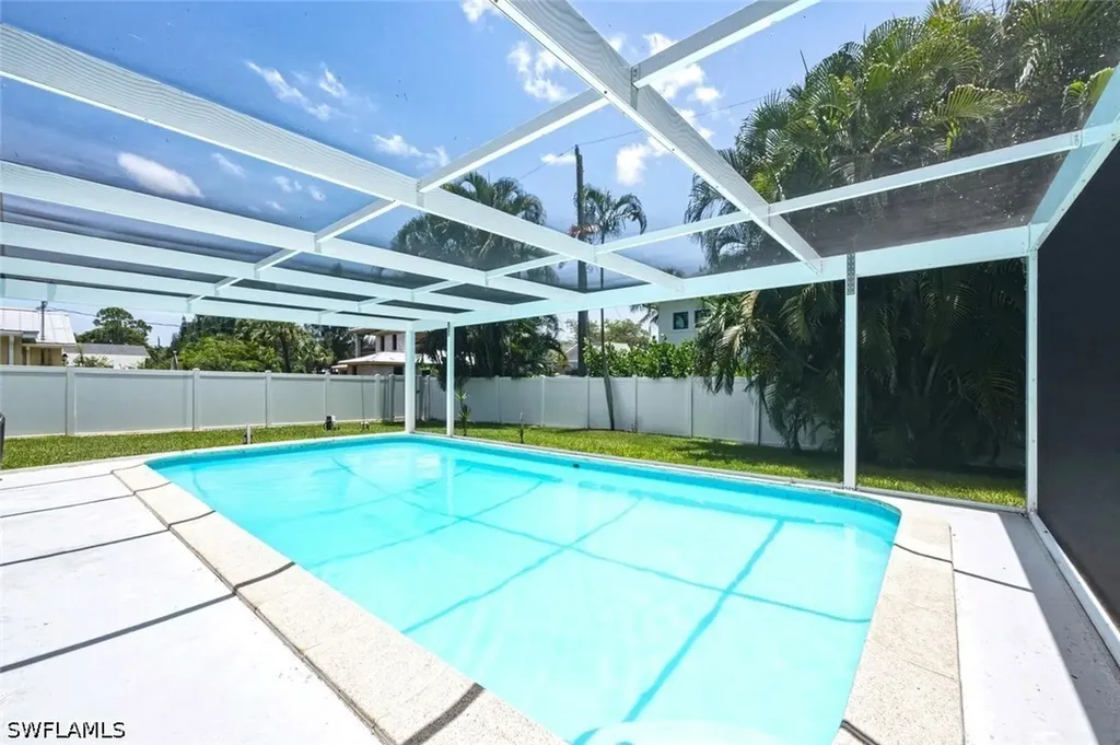 1216 10th Street N Naples FL 34102