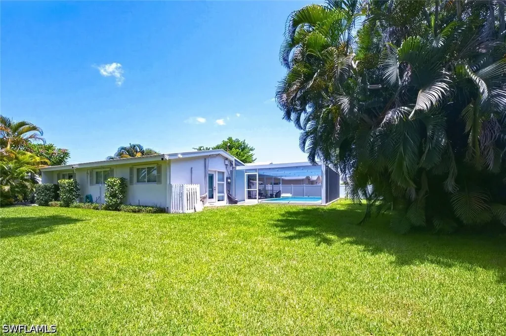 1216 10th Street N Naples FL 34102