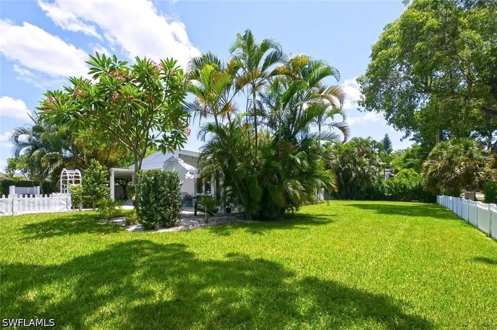 1216 10th Street N Naples FL 34102