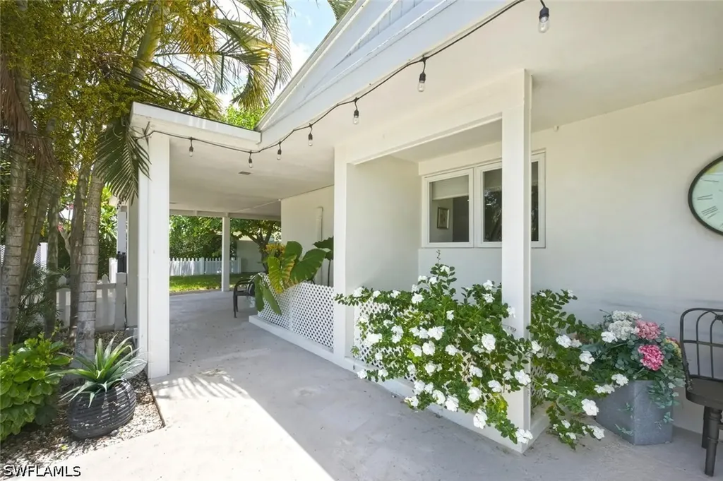 1216 10th Street N Naples FL 34102