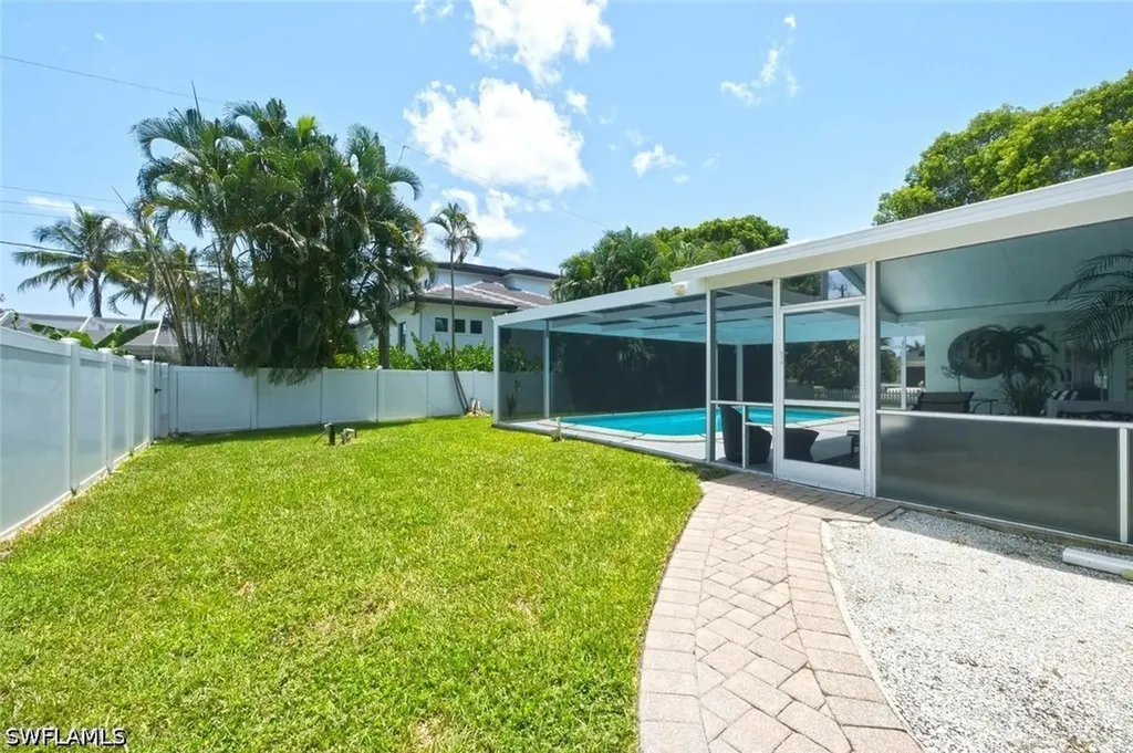 1216 10th Street N Naples FL 34102