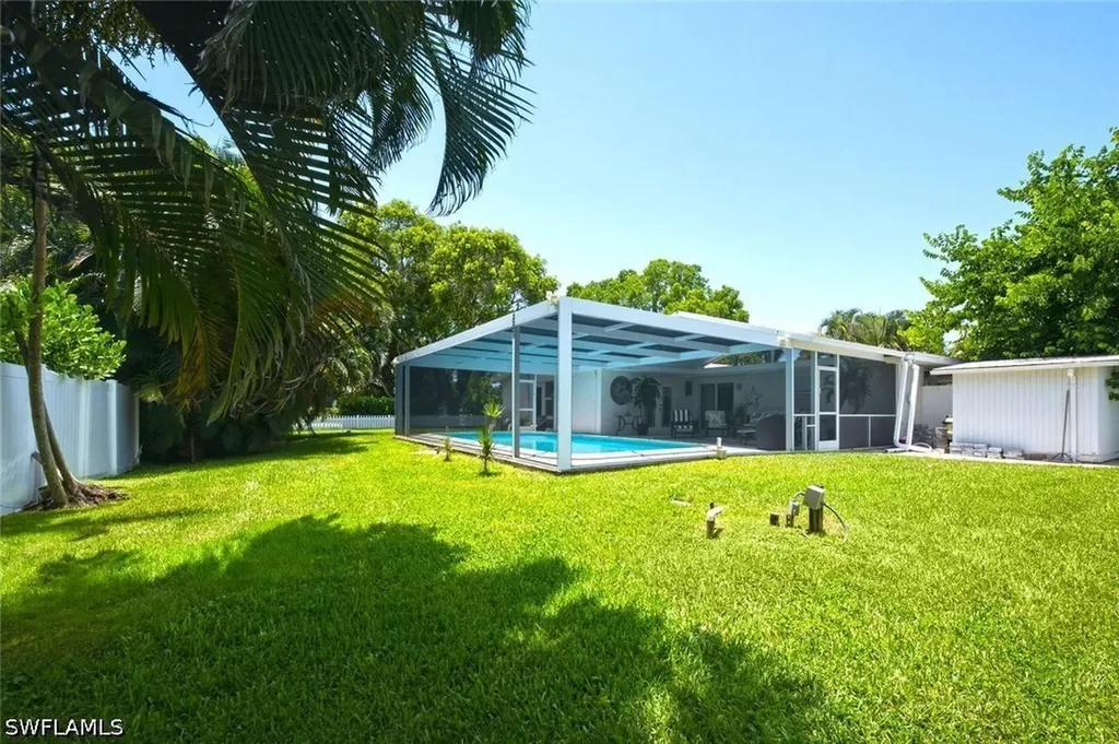 1216 10th Street N Naples FL 34102