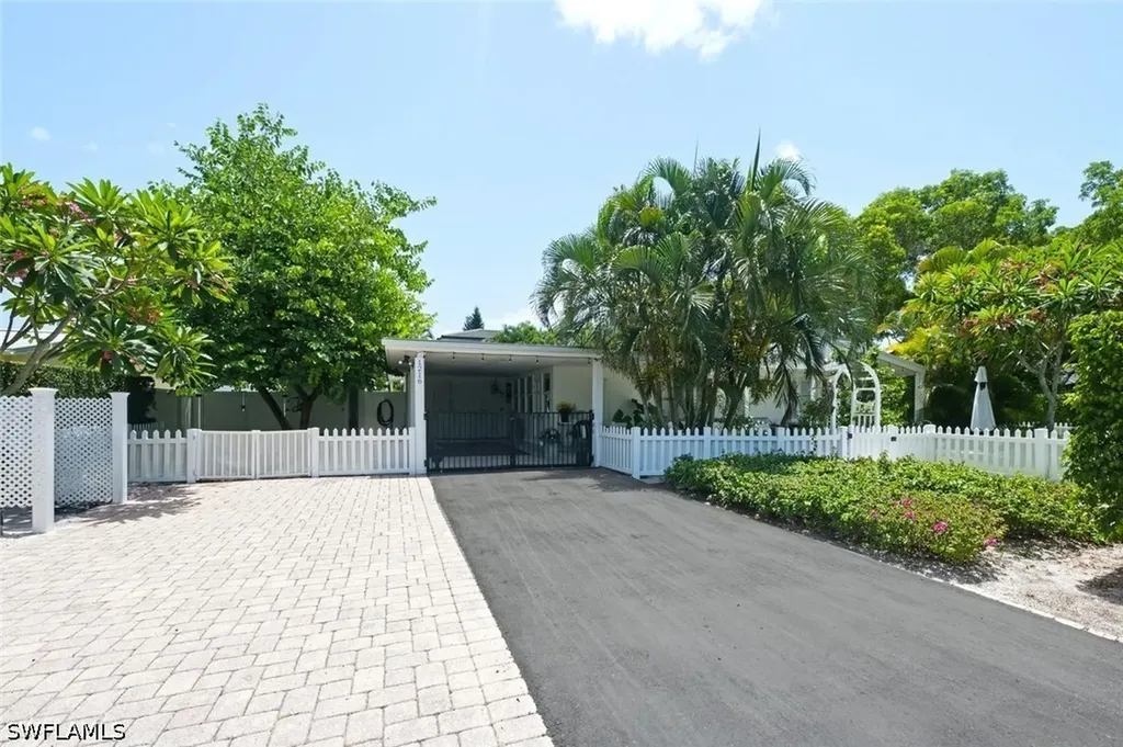 1216 10th Street N Naples FL 34102