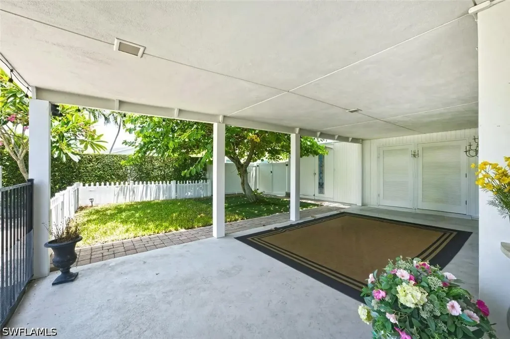 1216 10th Street N Naples FL 34102