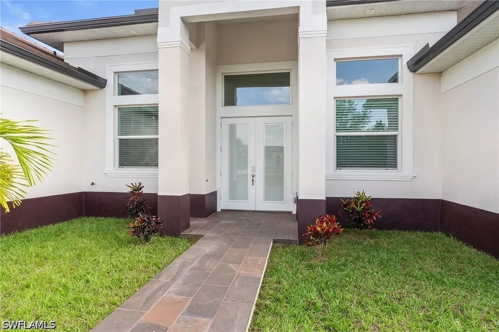 3026 64th Avenue NE Naples FL 34120-2177