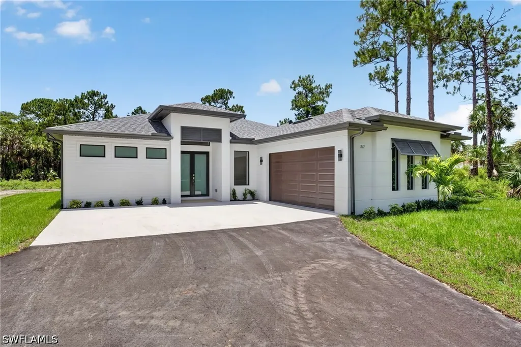 1867 Everglades Boulevard N Naples FL 34120
