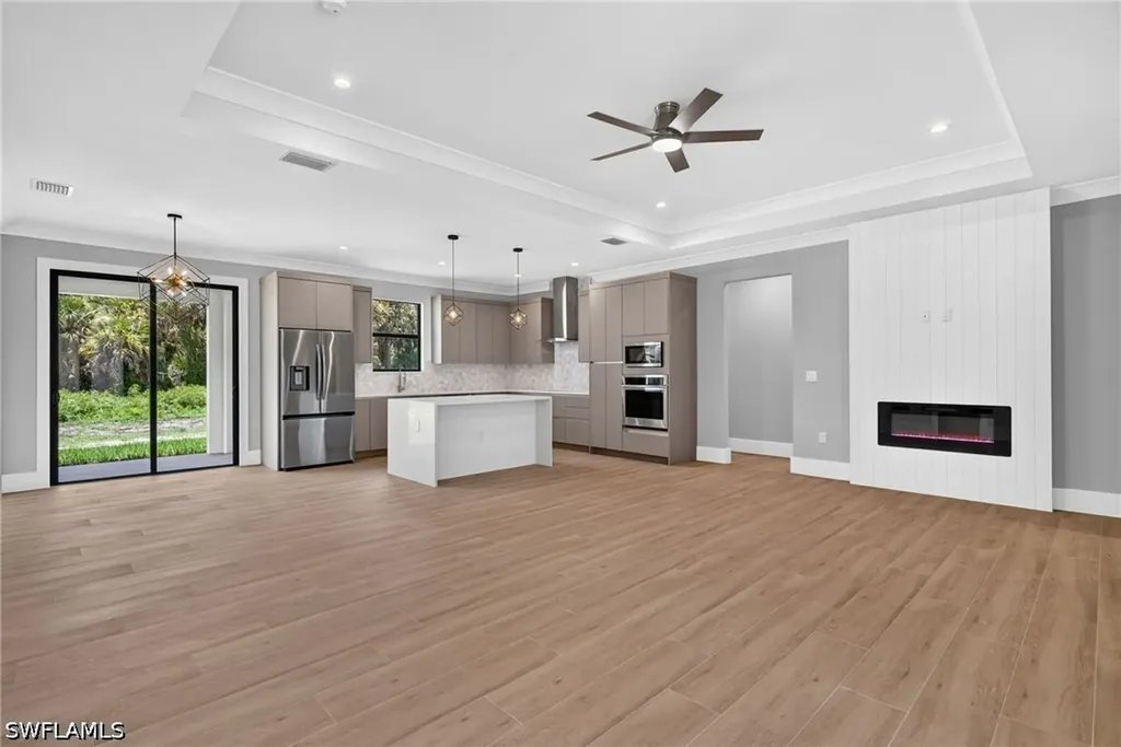 1867 Everglades Boulevard N Naples FL 34120