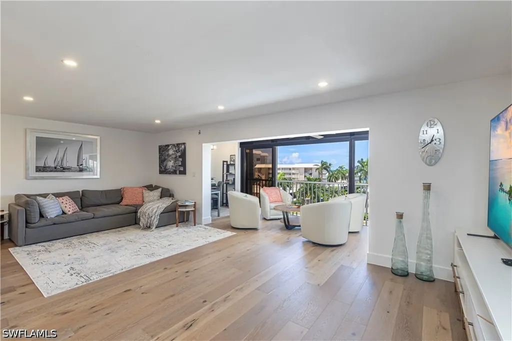 2880 Gulf Shore Boulevard N Naples FL 34103