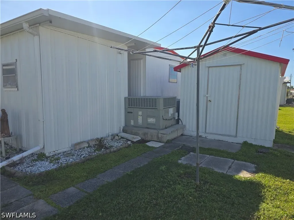 19 Moorhead Manor Naples FL 34112