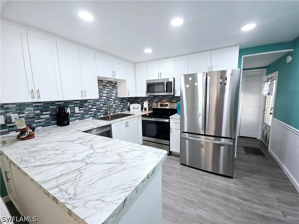 19 Moorhead Manor Naples FL 34112
