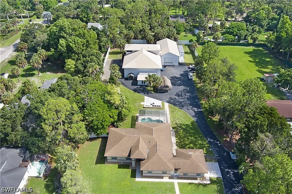 Naples FL, 6761 Golden Gate Parkway