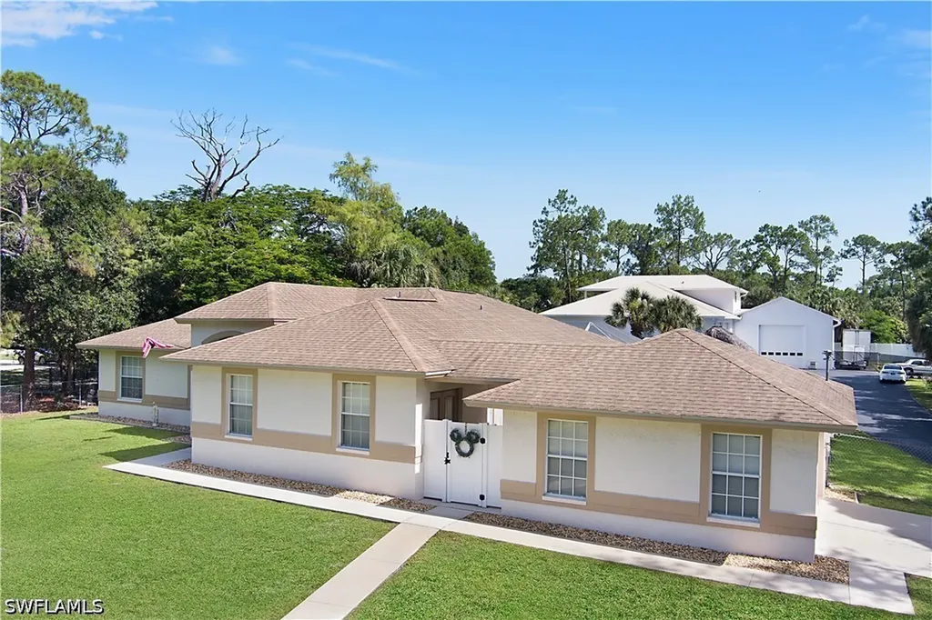 6761 Golden Gate Parkway Naples FL 34105