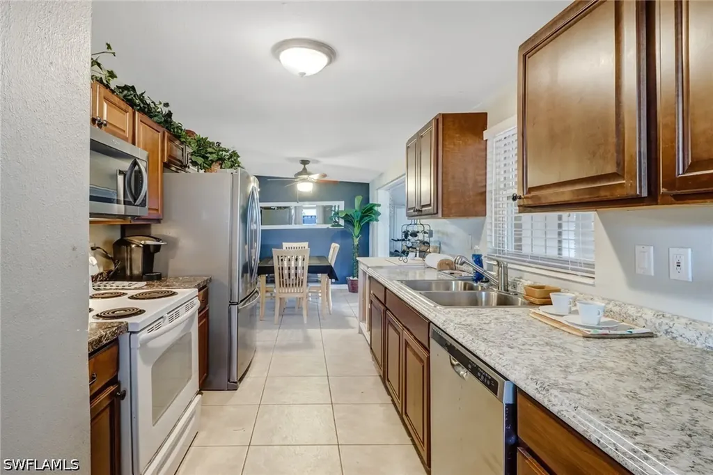 2140 Harbor Lane Naples FL 34104