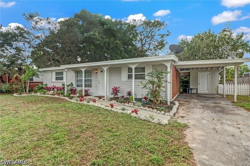 2140 Harbor Lane Naples FL 34104