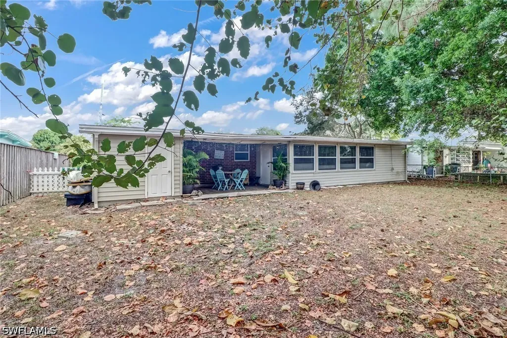 2140 Harbor Lane Naples FL 34104