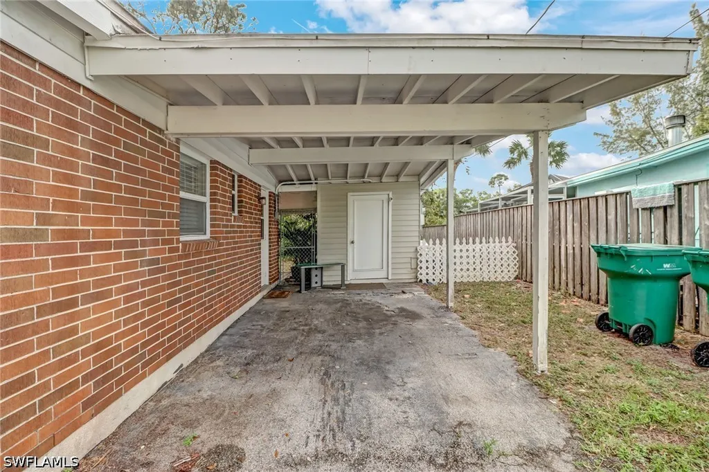 2140 Harbor Lane Naples FL 34104