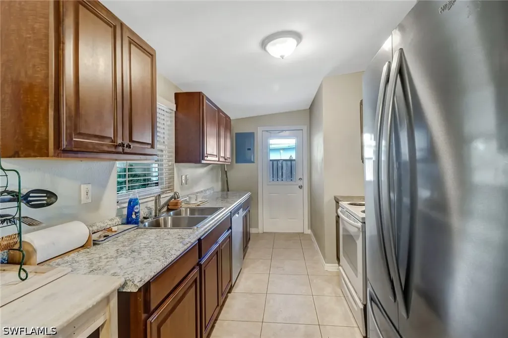 2140 Harbor Lane Naples FL 34104