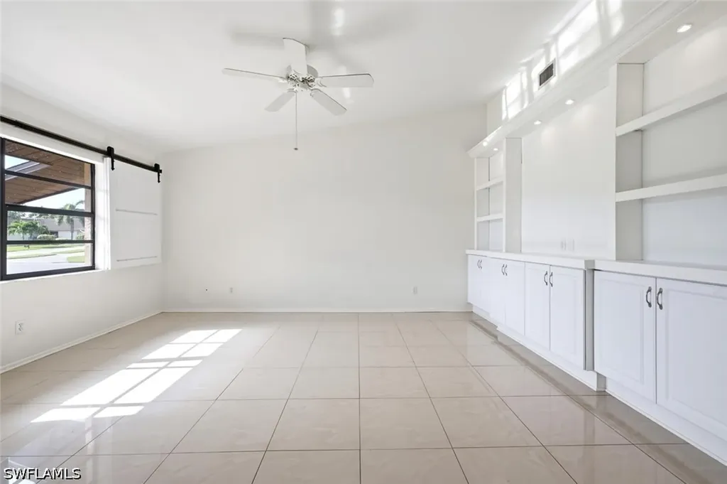 102 Round Key Circle Naples FL 34112