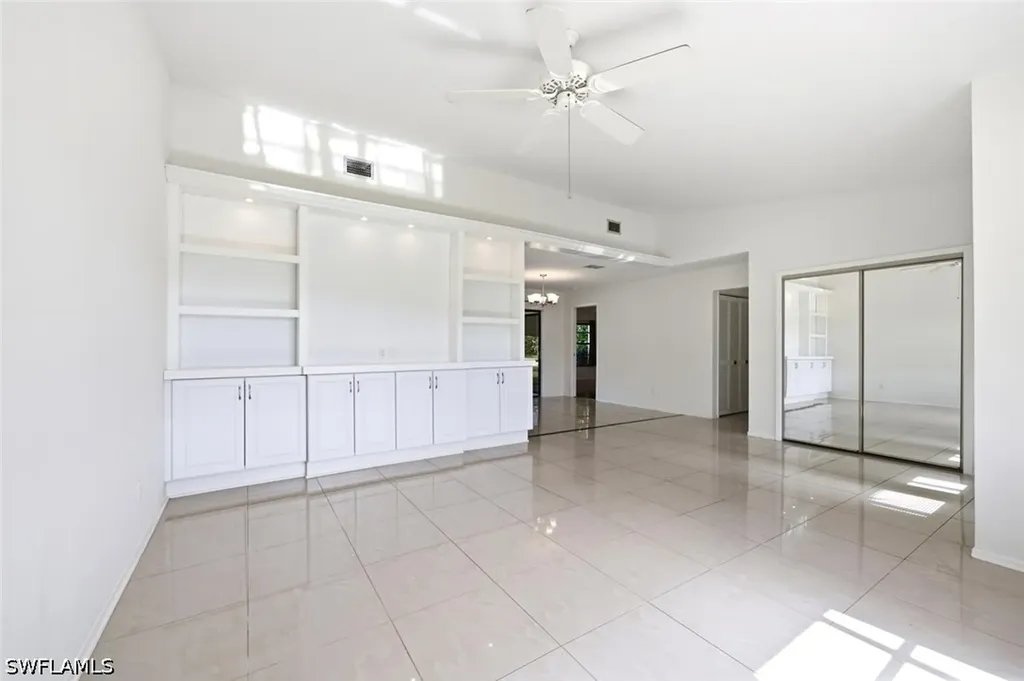 102 Round Key Circle Naples FL 34112