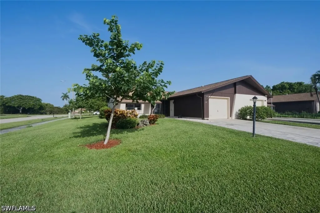 102 Round Key Circle Naples FL 34112