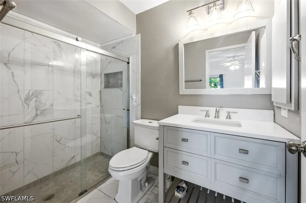 102 Round Key Circle Naples FL 34112