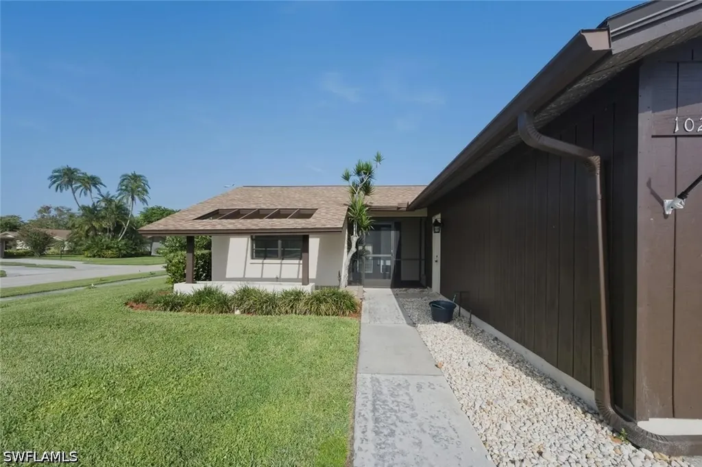 102 Round Key Circle Naples FL 34112