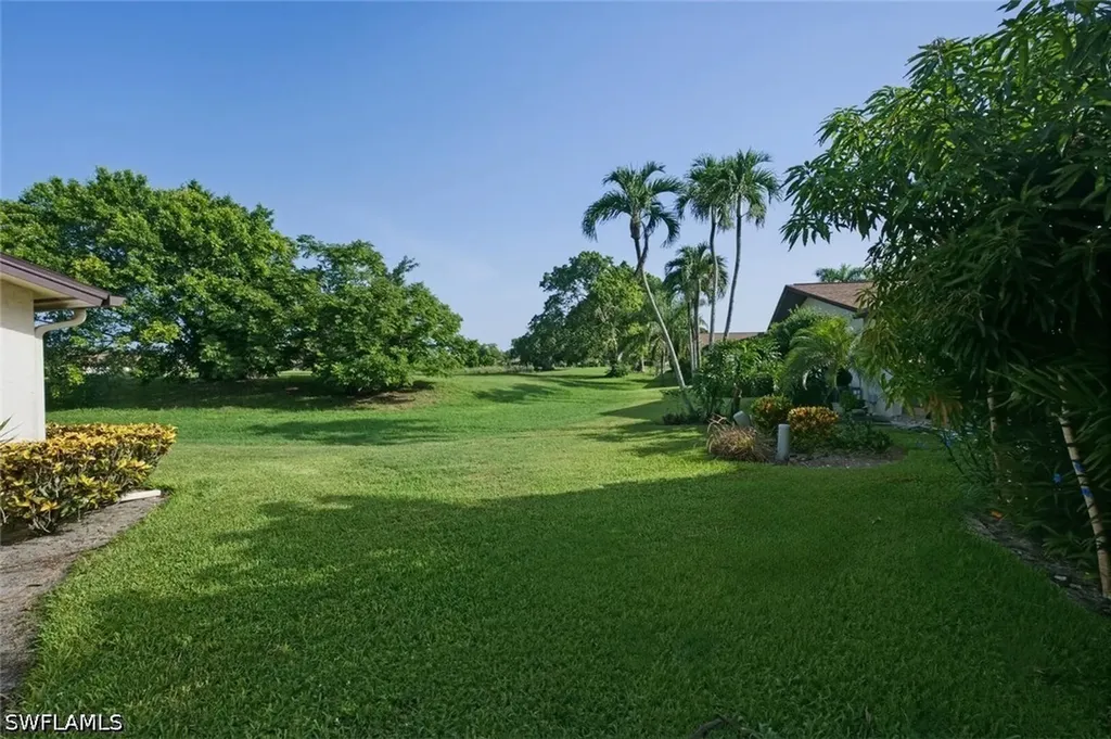 102 Round Key Circle Naples FL 34112