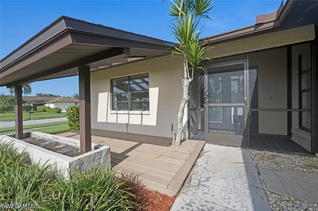 102 Round Key Circle Naples FL 34112